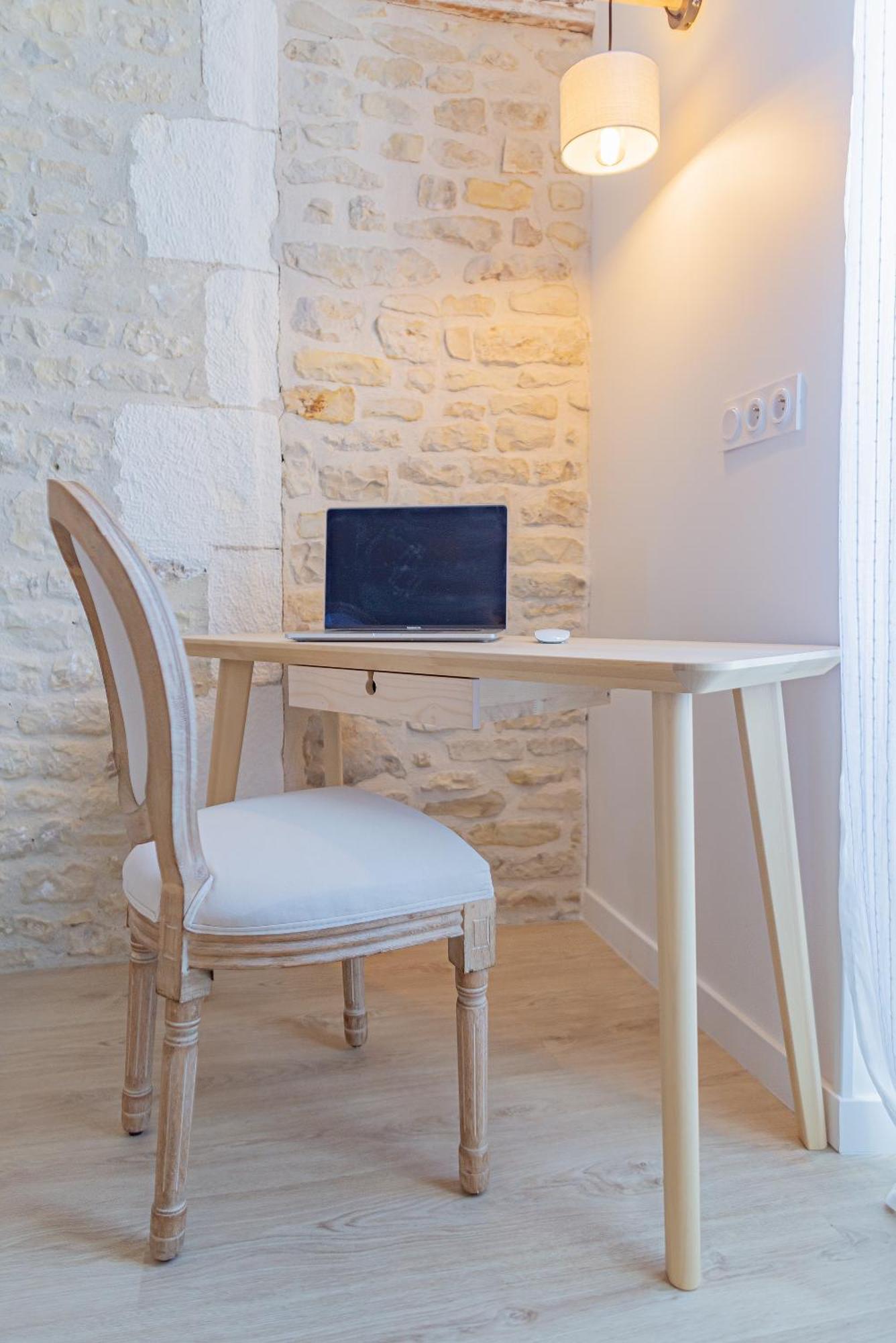 Les Gites Du Chateau Bouhet Exterior photo